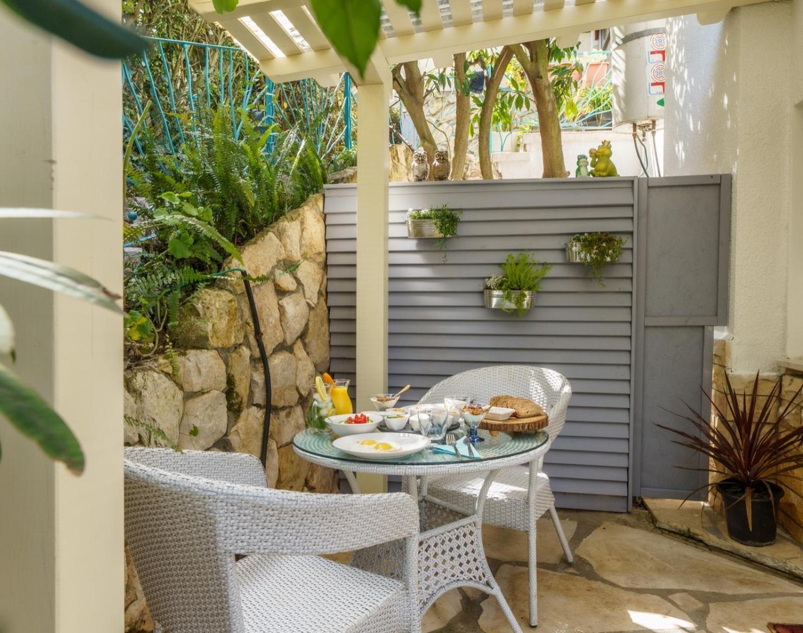 Hotel שניר 119 - סוויטה מדהימה לזוגות וסוויטה קסומה למשפחות בכפר ורדים Exterior foto